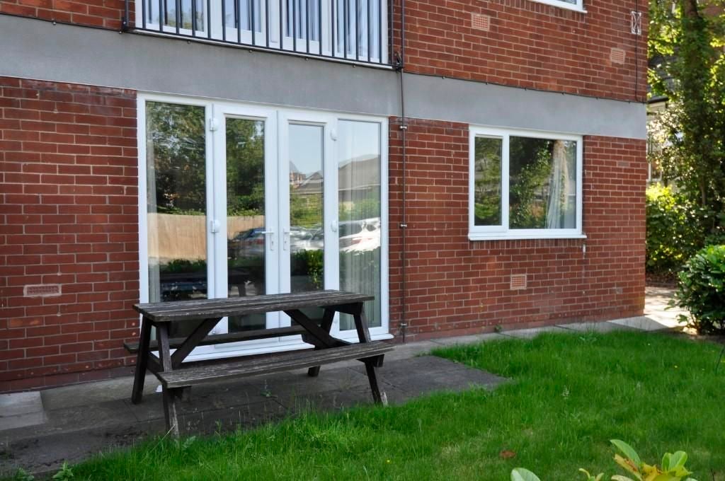 Flat Parsonage Road in Manchester