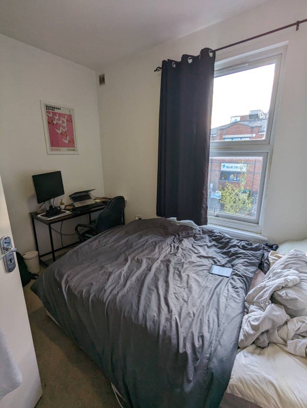 Room Merton High Street in Greater London