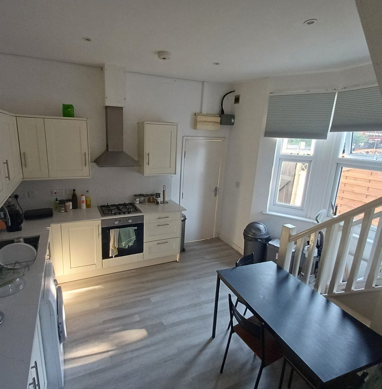 Room Merton High Street in Greater London