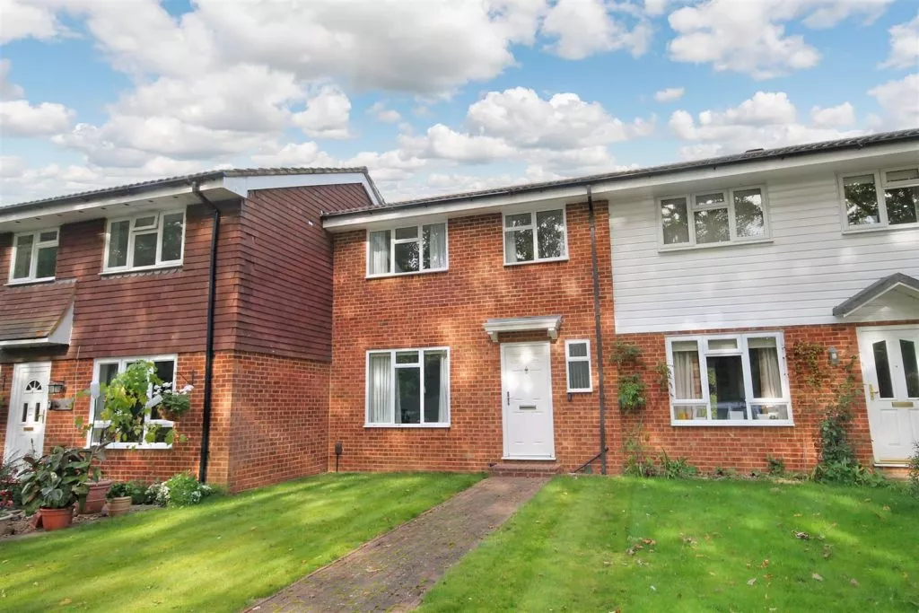 House Chester Close in Mole Valley