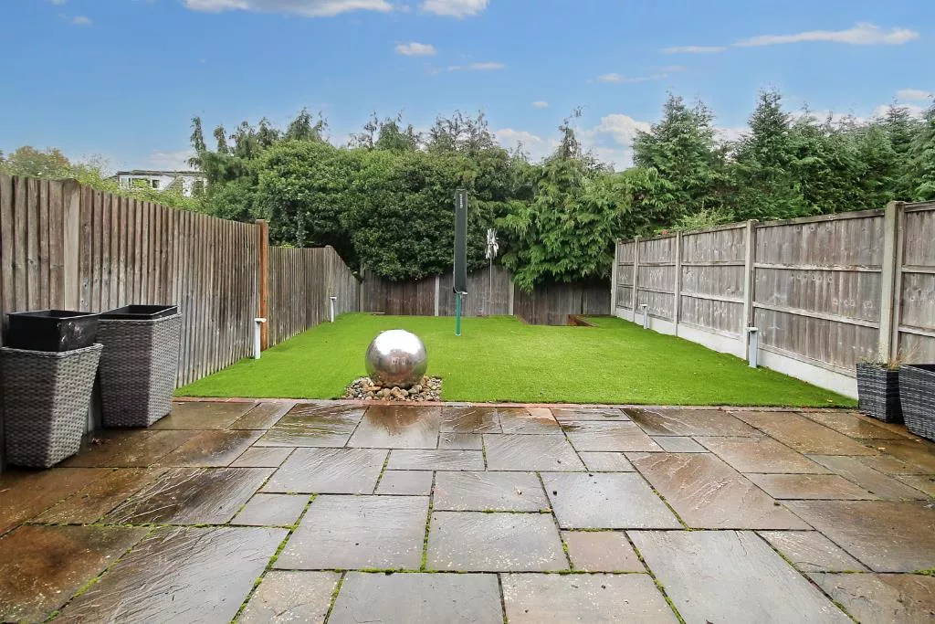 House Chester Close in Mole Valley