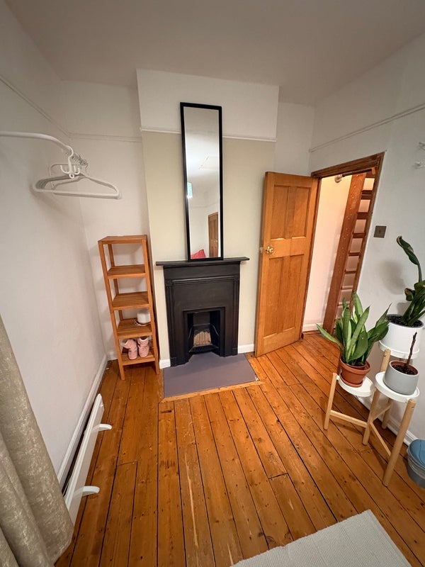 Room Manchester Grove in Greater London