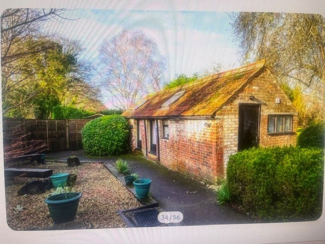 Flat East Hill Lane in Burstow