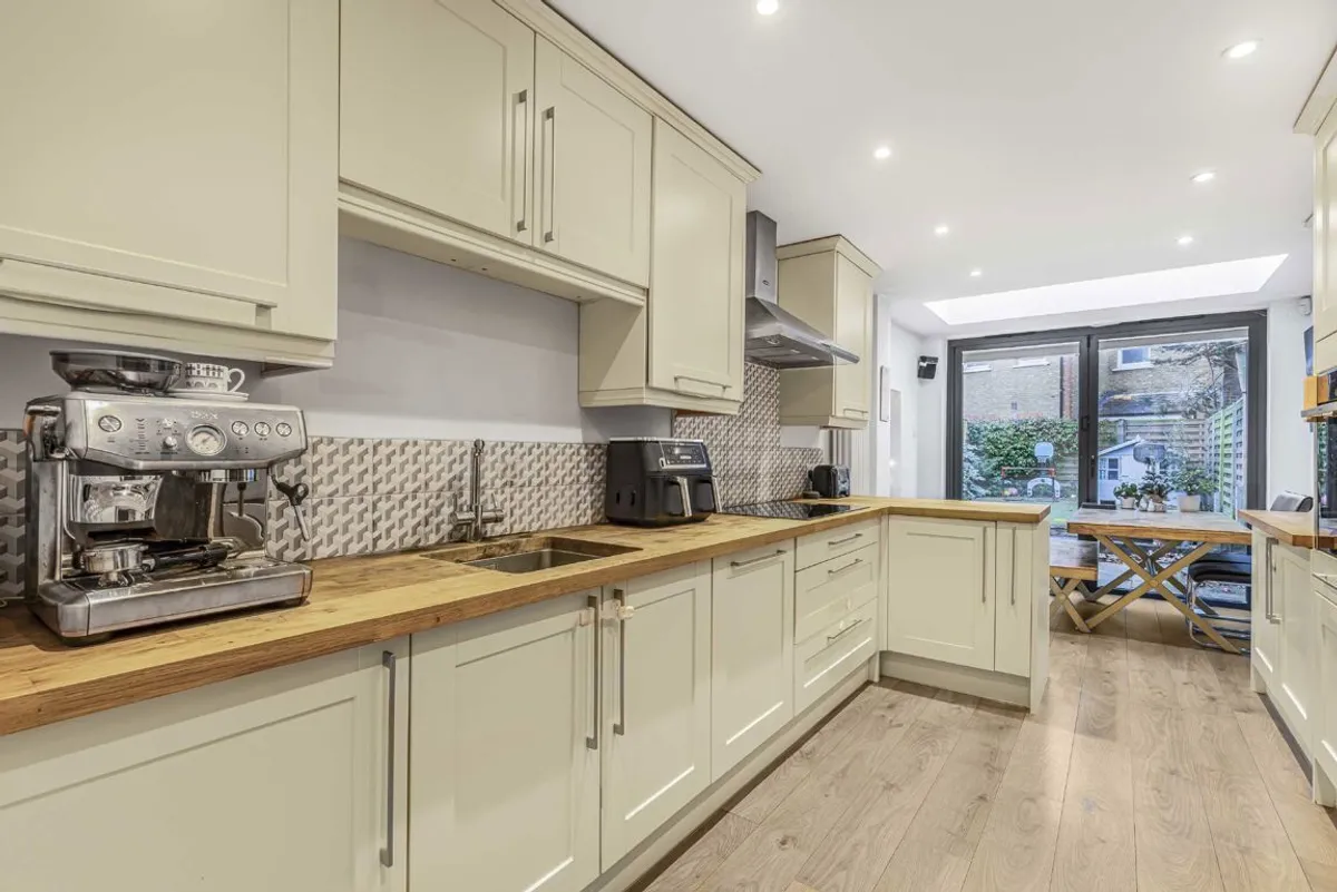 House Hydethorpe Road in Greater London