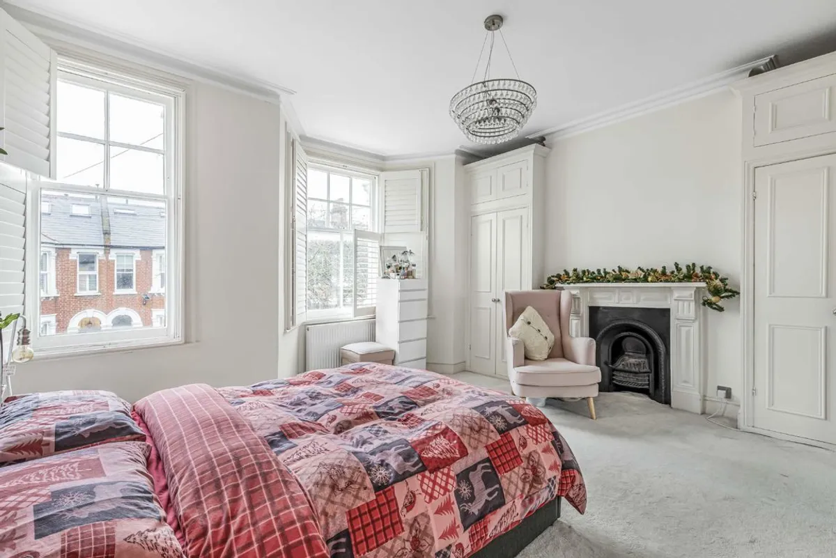 House Hydethorpe Road in Greater London