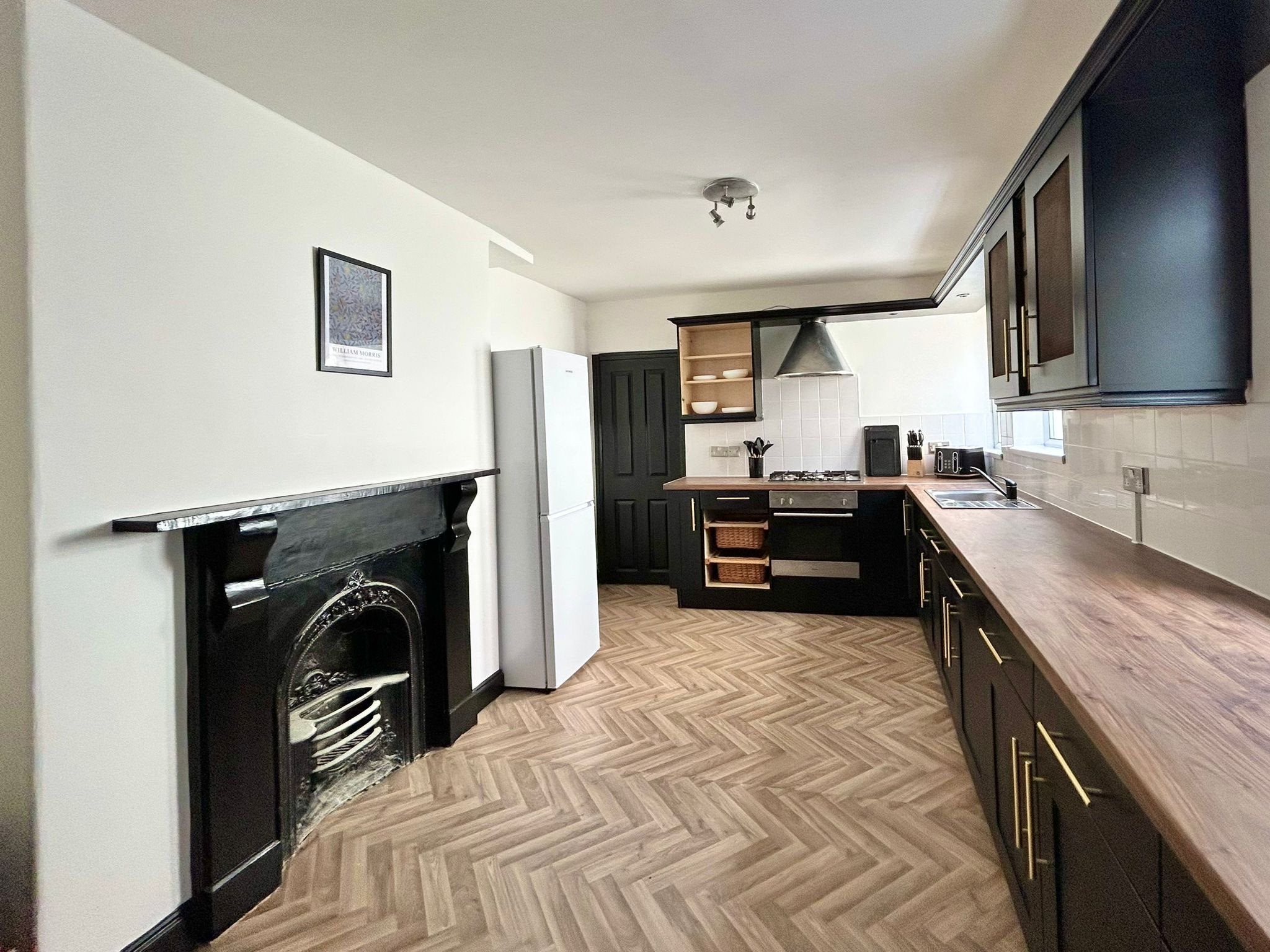 Room Pasley Street East in Plymouth
