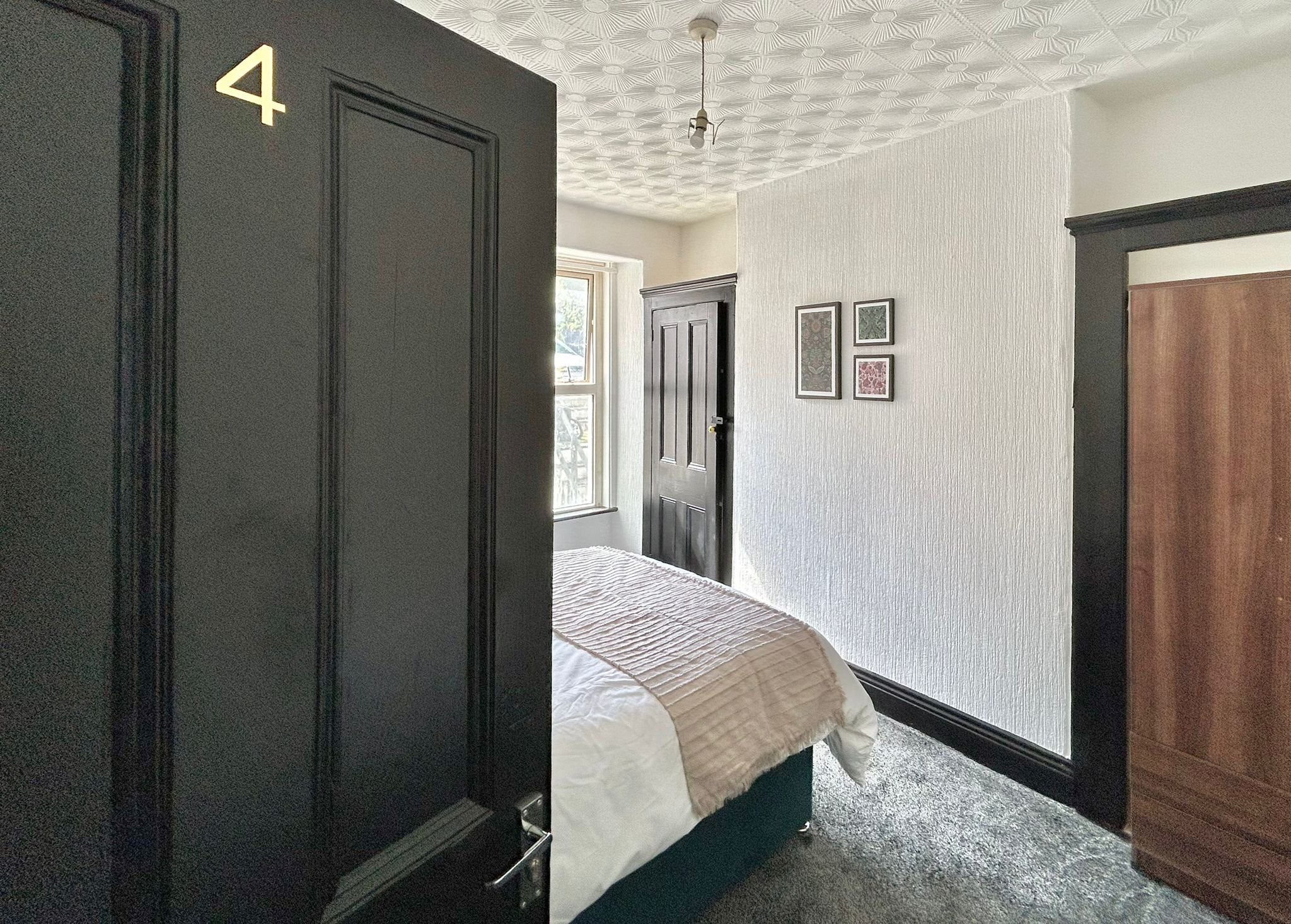 Room Pasley Street East in Plymouth