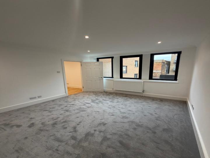 Flat Wapping Lane in Greater London