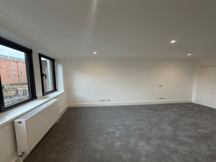 Flat Wapping Lane in Greater London