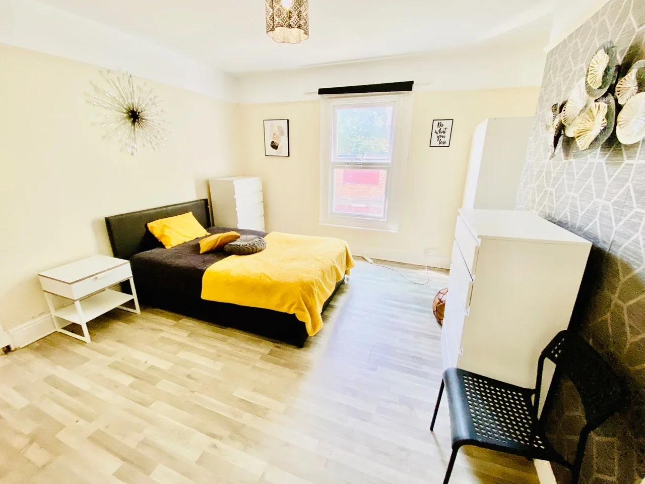 Room The Close in Rochester