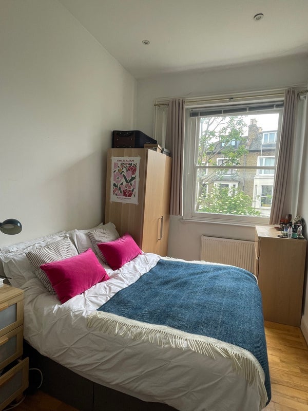 Room Junction Road in Greater London