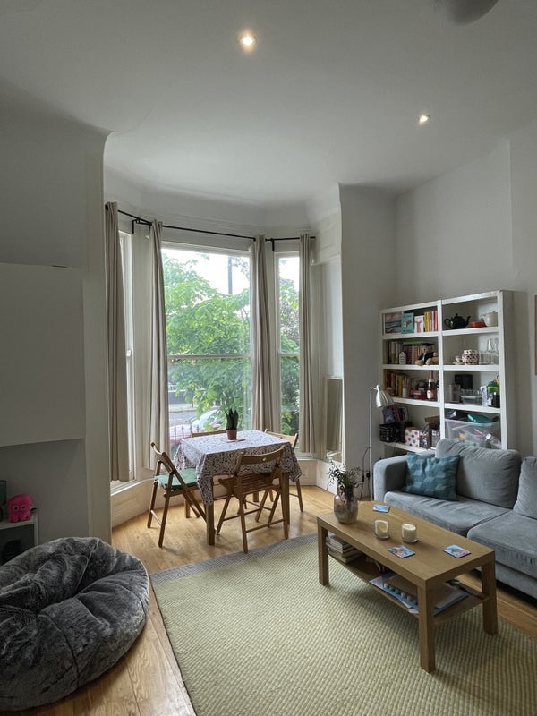 Room Junction Road in Greater London