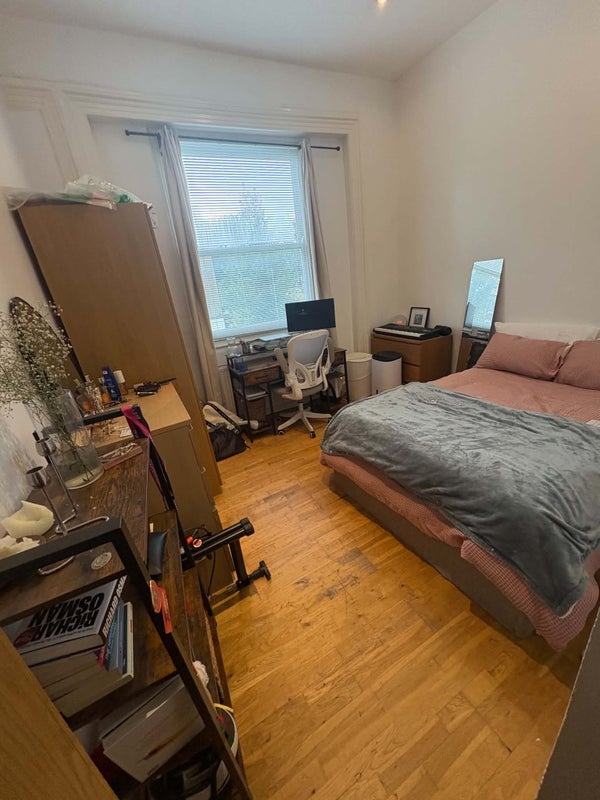 Room Junction Road in Greater London