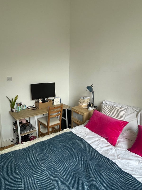 Room Junction Road in Greater London