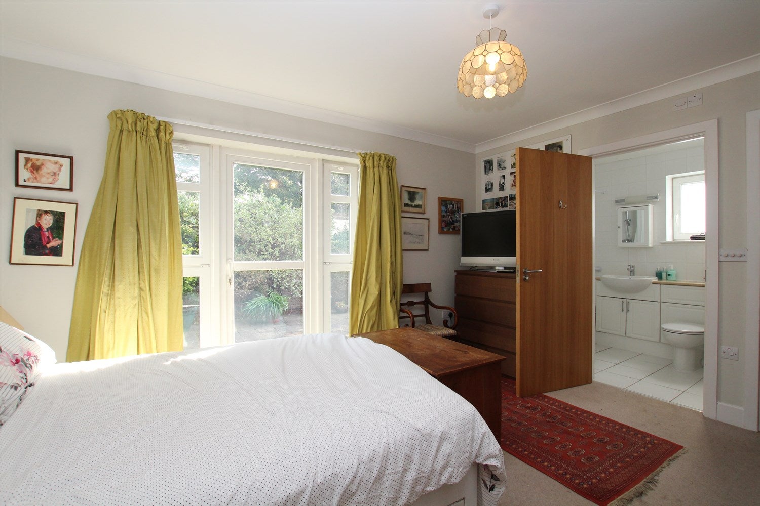House Oaklands Way in Chichester
