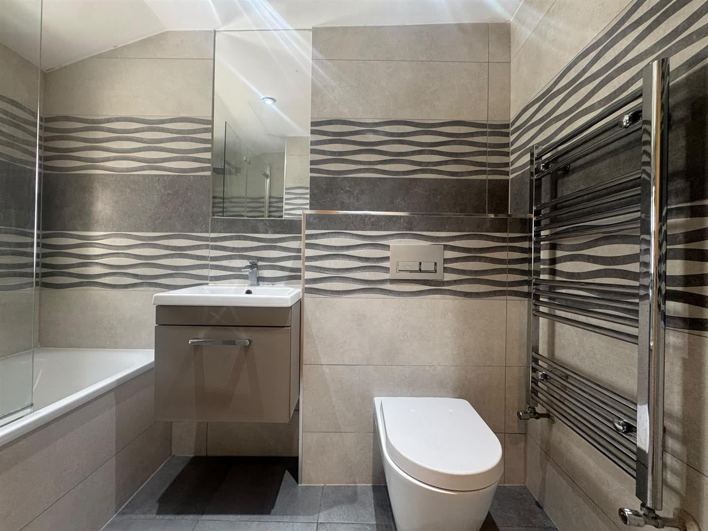 Flat Kenilworth Gardens in Greater London