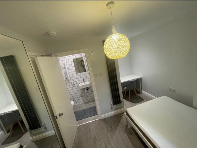 Room Hospital Way in Greater London