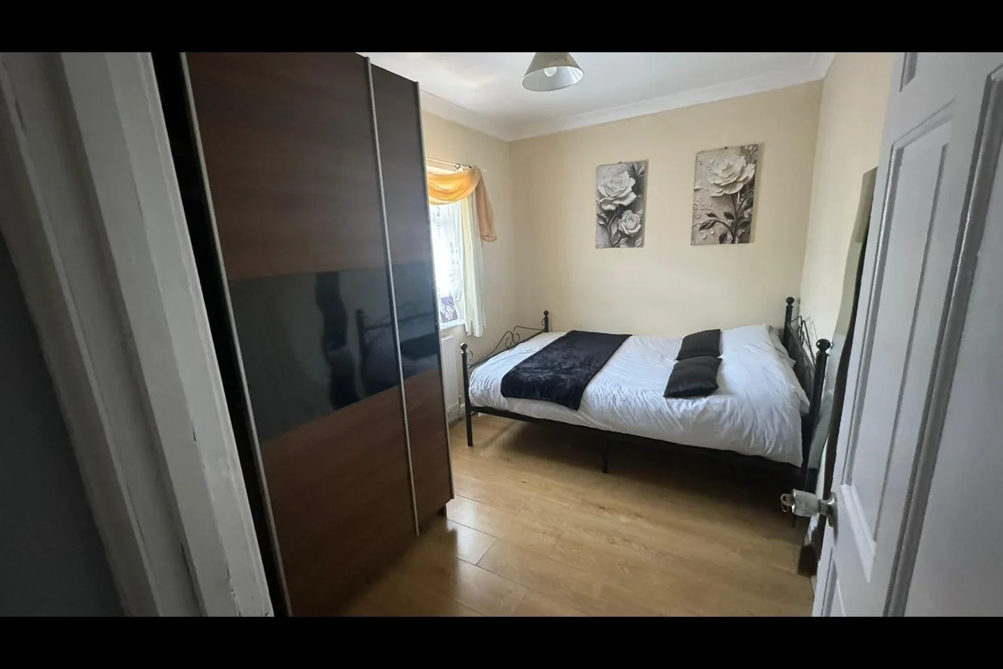 Room Brooks Avenue in Greater London