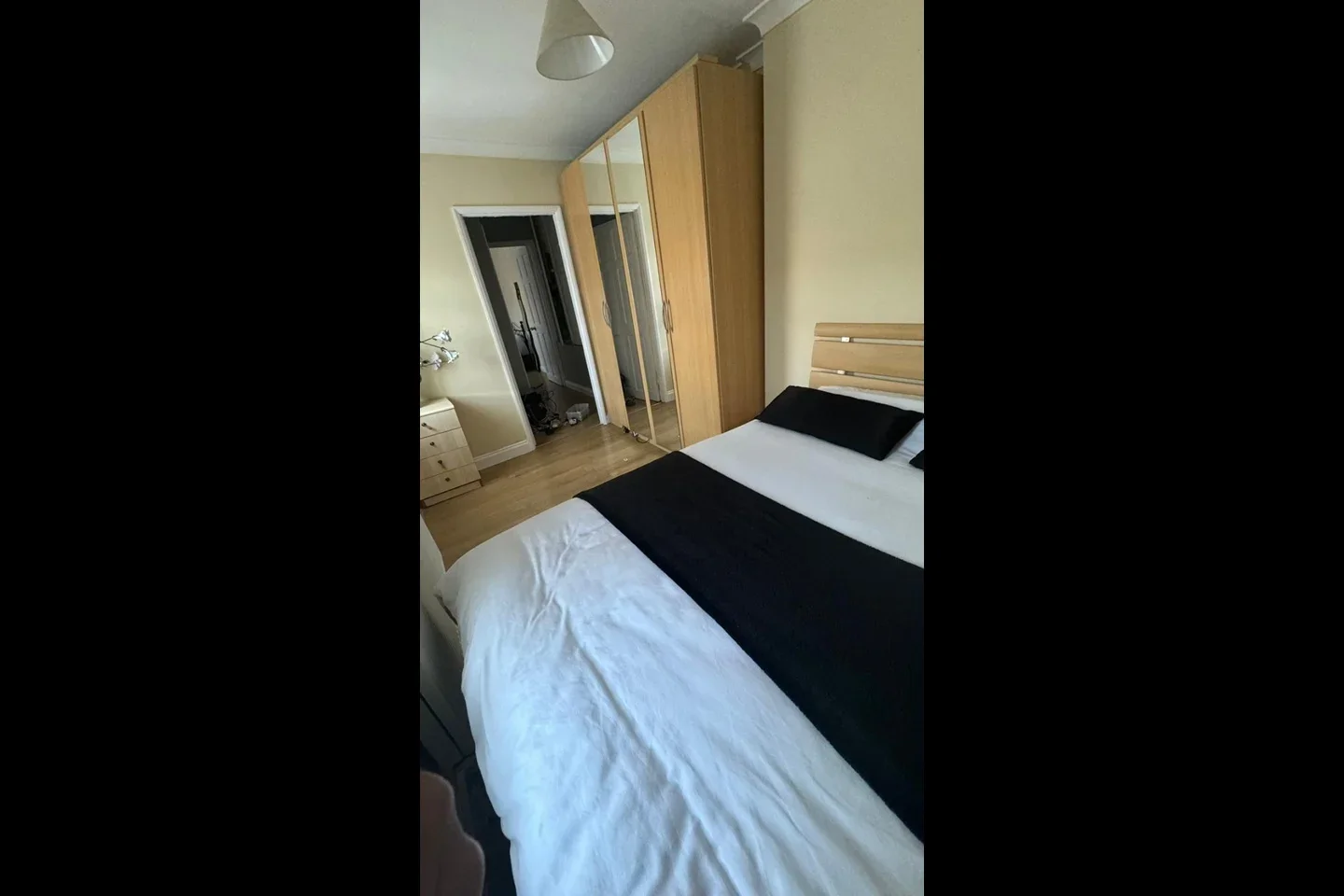 Room Brooks Avenue in Greater London