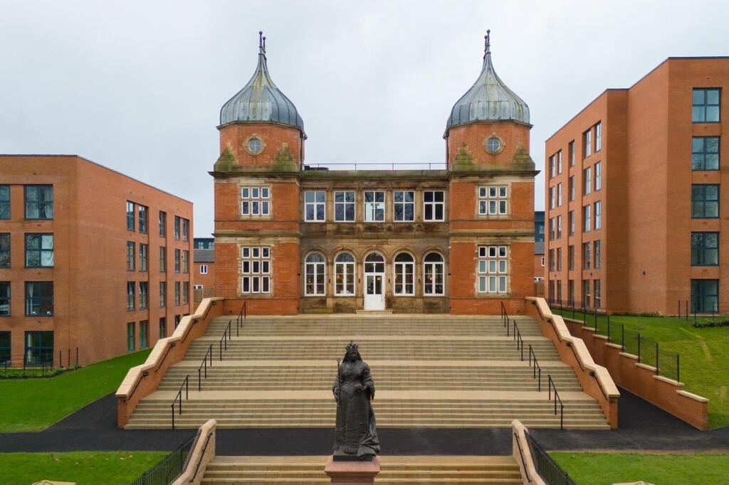 Flat Erasmus Drive in Derby