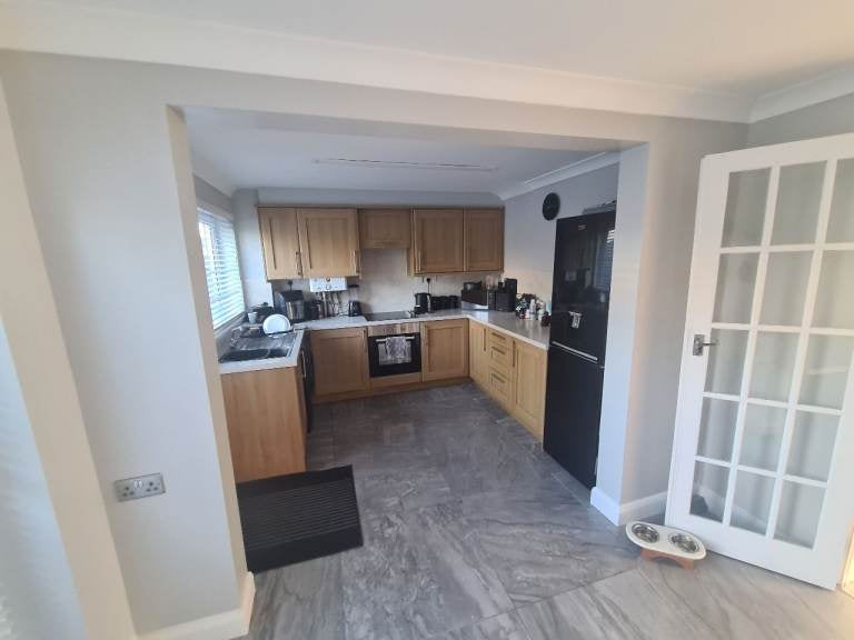 House Astral Way in Sutton