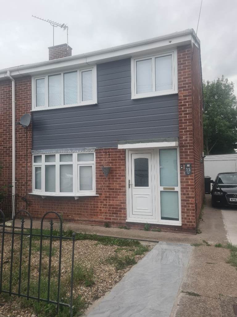 House Astral Way in Sutton