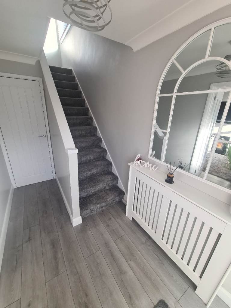 House Astral Way in Sutton