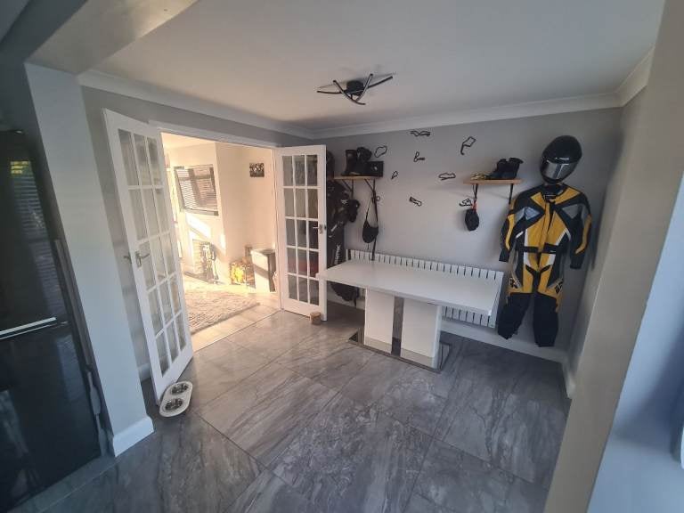 House Astral Way in Sutton