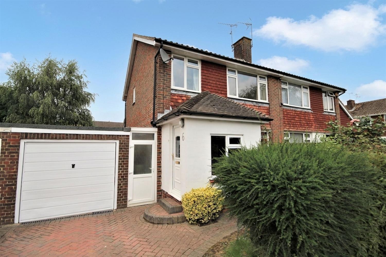 House Fairfield Way in Horsham