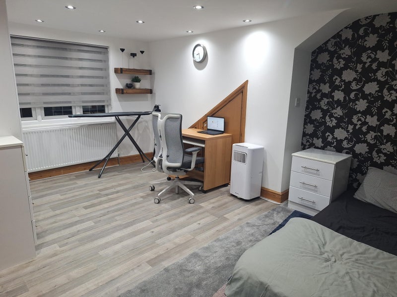 Flat Meadway in Greater London