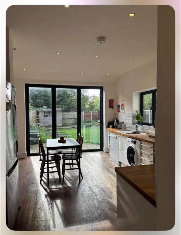 Room Dowanhill Road in Greater London
