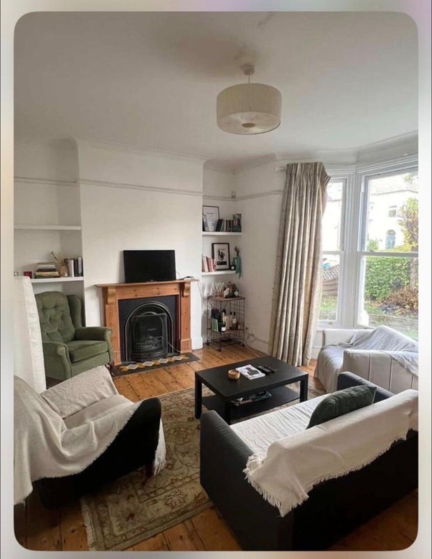 Room Dowanhill Road in Greater London