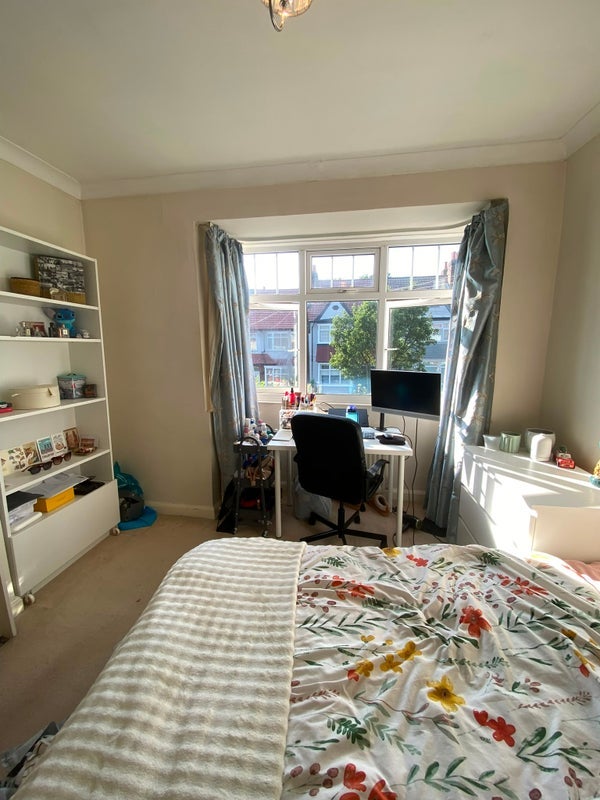 Room Lingwell Road in Greater London