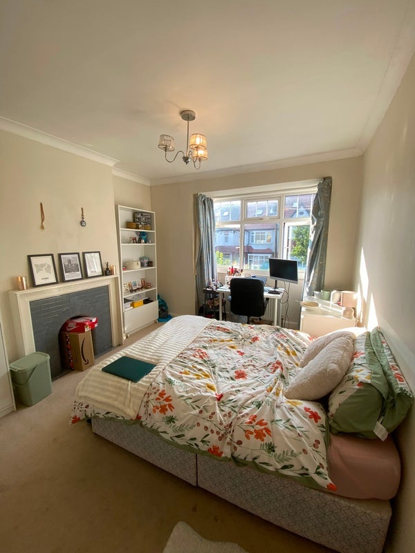 Room Lingwell Road in Greater London