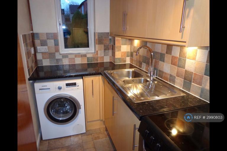 House Beecham Berry in Basingstoke and Deane