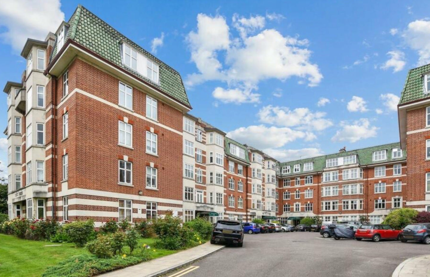 Flat Haven Green in Greater London