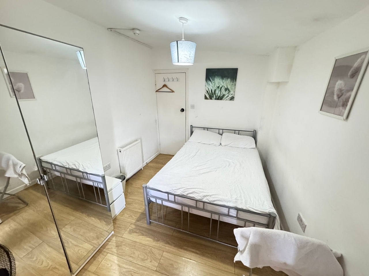 Room Burdett Road in Greater London