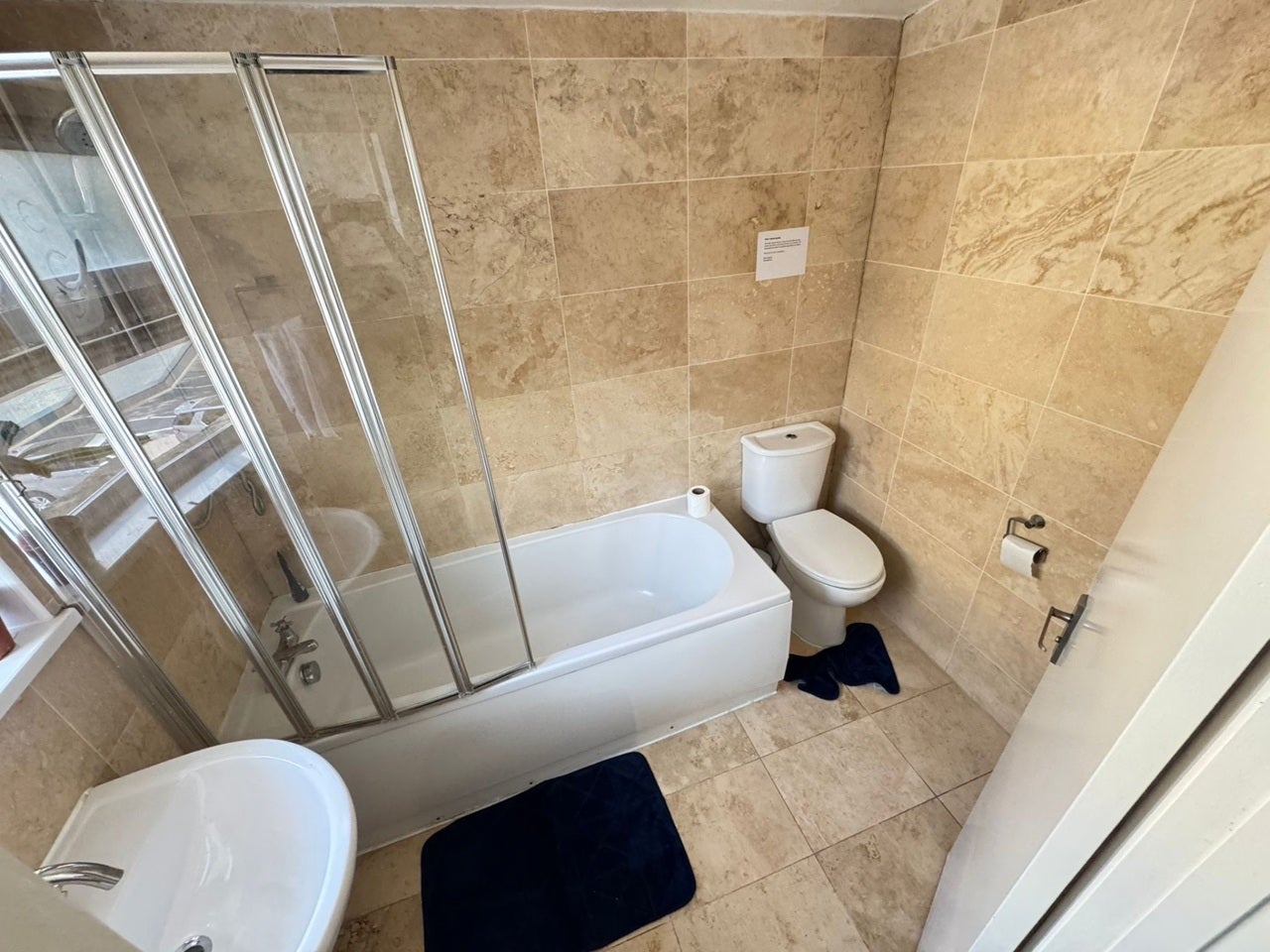 Room Burdett Road in Greater London