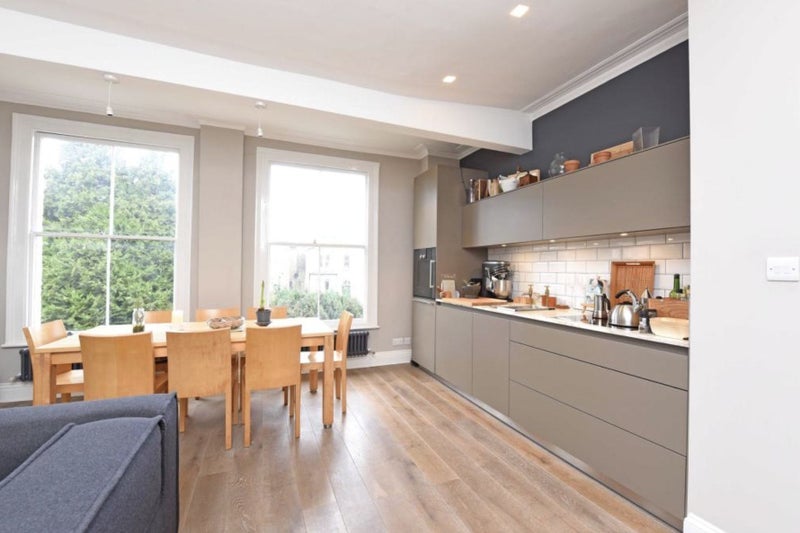 Flat Wimbledon Park Road in Greater London