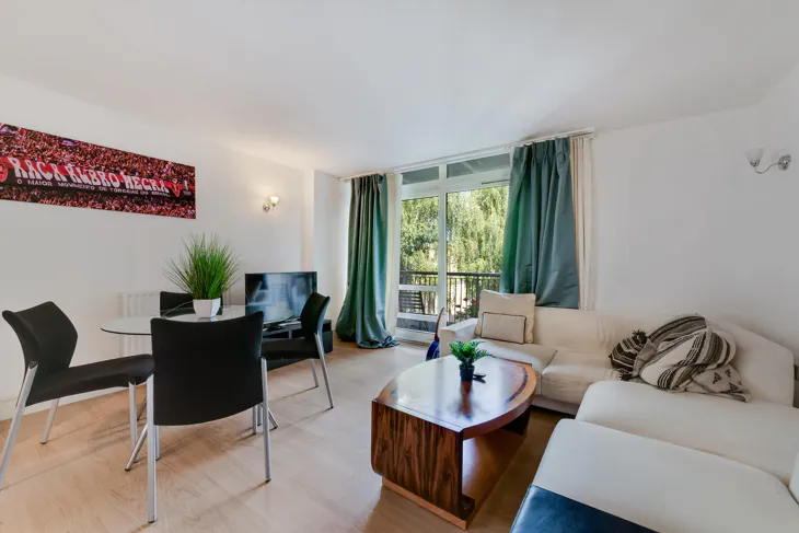 Flat Cassilis Road in Greater London