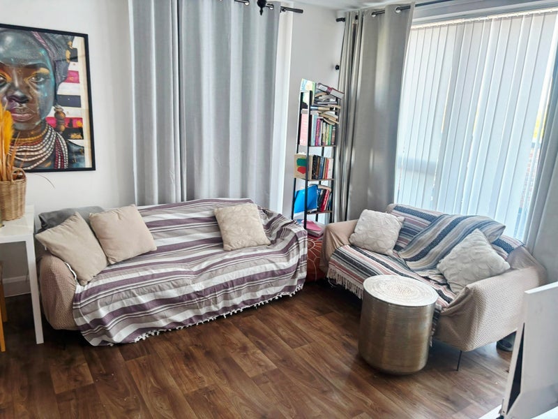 Flat Mullins Place in Greater London