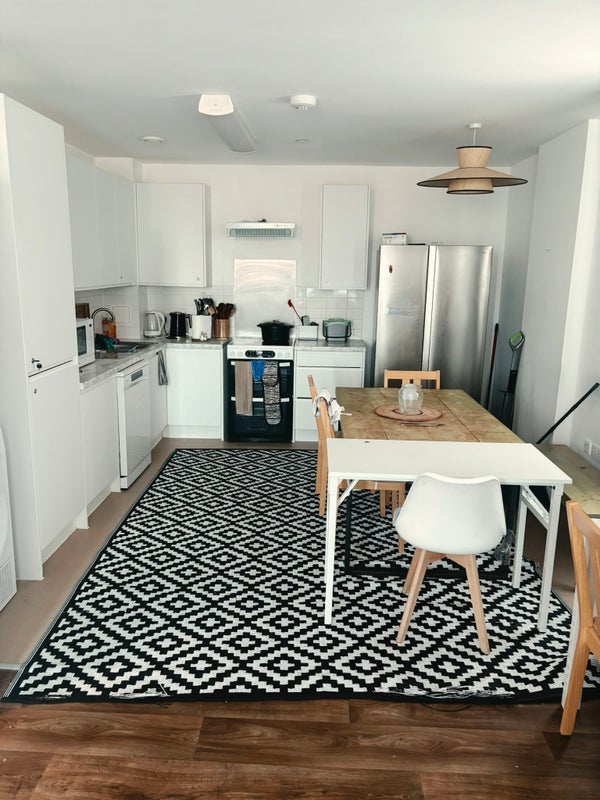 Flat Mullins Place in Greater London