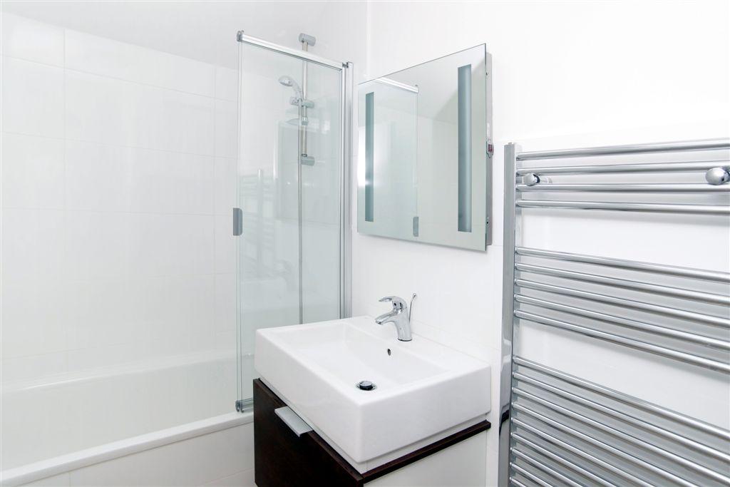 Flat Leather Lane in Greater London