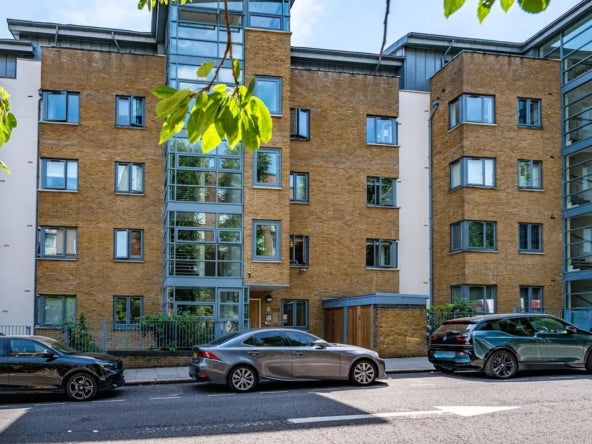 Flat Regent's Park Road in Greater London