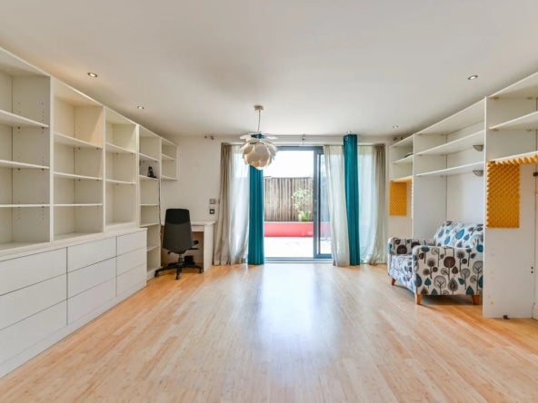 Flat Regent's Park Road in Greater London