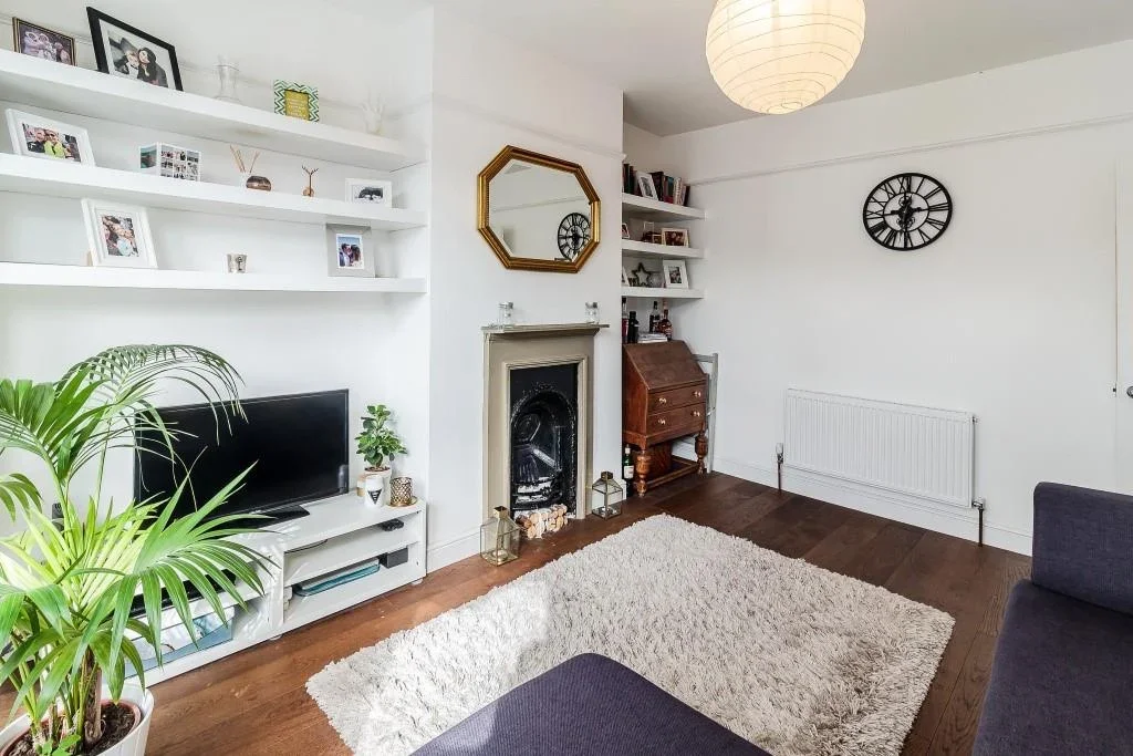 Flat Jewel Road in Greater London