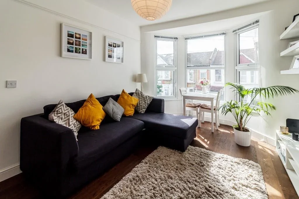 Flat Jewel Road in Greater London