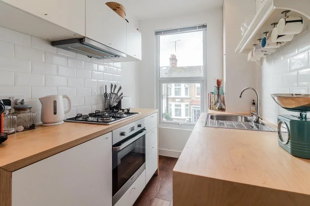 Flat Jewel Road in Greater London