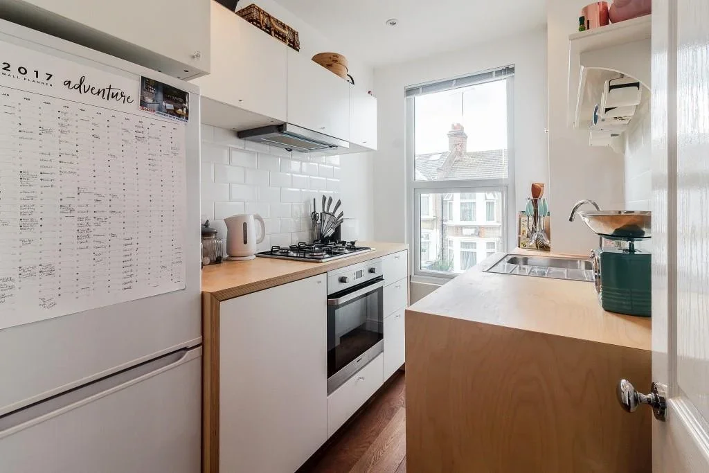 Flat Jewel Road in Greater London