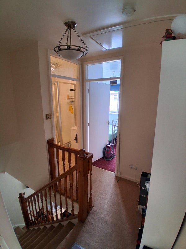 Room Thorngrove Avenue in Manchester